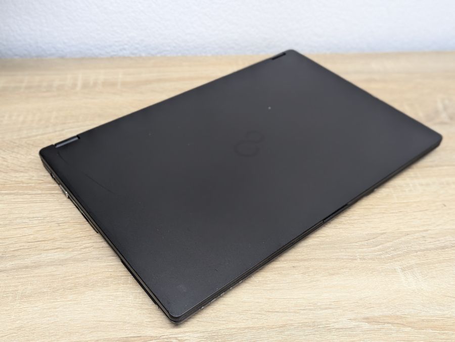 Ноутбук Б/В Fujitsu U757, Intel Core i5-6200U, DDR4 8 GB, SSD 256GB, 15.6" Full HD