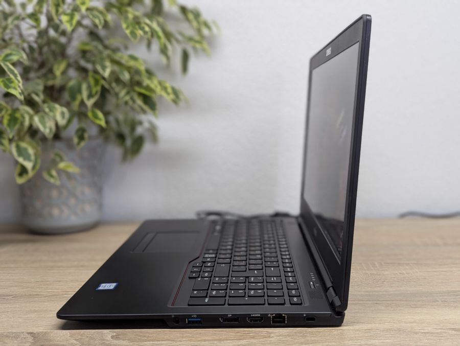 Ноутбук Б/В Fujitsu U757, Intel Core i5-6200U, DDR4 8 GB, SSD 256GB, 15.6" Full HD