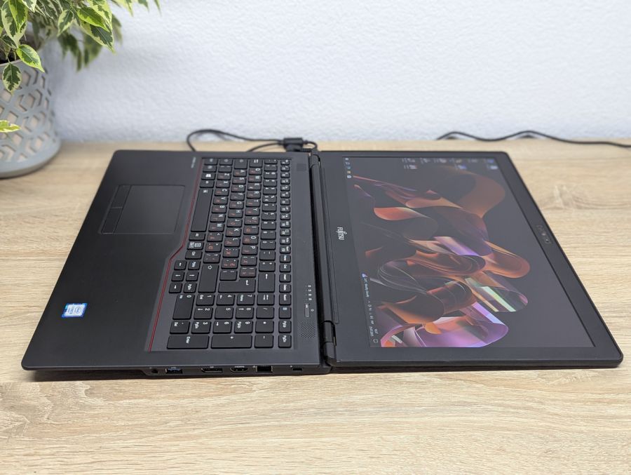 Ноутбук Б/В Fujitsu U757, Intel Core i5-6200U, DDR4 8 GB, SSD 256GB, 15.6" Full HD