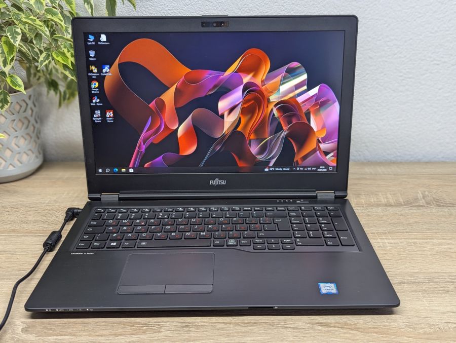 Ноутбук Б/В Fujitsu U757, Intel Core i5-6200U, DDR4 8 GB, SSD 256GB, 15.6" Full HD