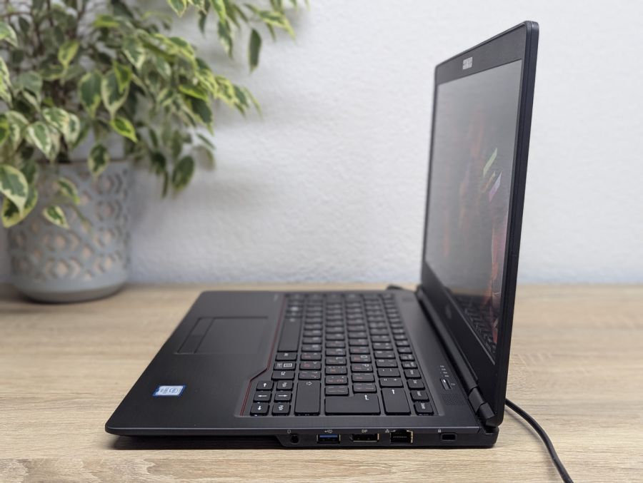 Уцінка! Ноутбук Б/В Fujitsu U747, Intel Core i5-6200U, DDR4 16 GB, SSD 256GB, 14" Full HD