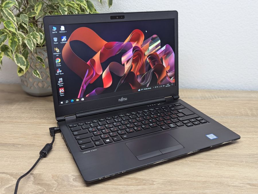Ноутбук Б/В Fujitsu U747, Intel Core i5-6200U, DDR4 8GB, SSD 256GB, 14" Full HD
