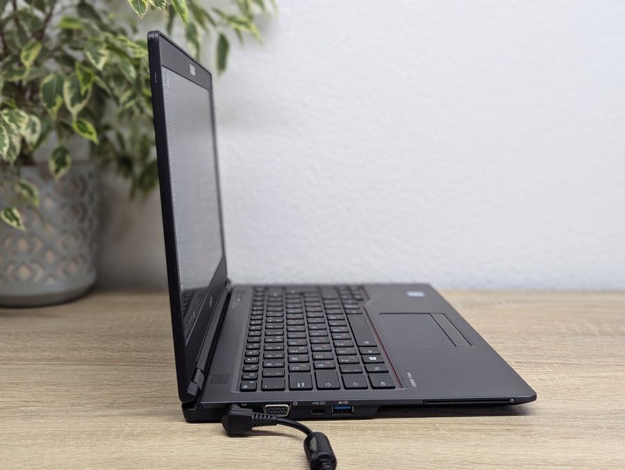 Ноутбук Б/В Fujitsu U747, Intel Core i5-6200U, DDR4 8GB, SSD 256GB, 14" Full HD