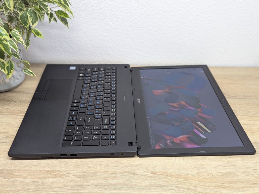 Уцінка! Ноутбук Б/В Acer TravelMate P2510, Intel Core i5-8250U, DDR4 8 GB, SSD 128GB, 15" Full HD