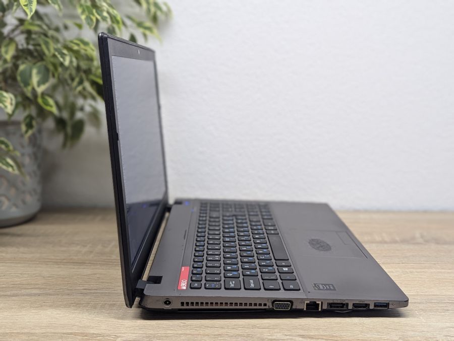 Уцінка! Ноутбук Б/В Clevo W65/67SZ, Intel Core i3-4200M, DDR3 8 GB, SSD 128GB, 17.3" HD