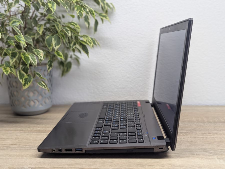 Уцінка! Ноутбук Б/В Clevo W65/67SZ, Intel Core i3-4200M, DDR3 8 GB, SSD 128GB, 17.3" HD