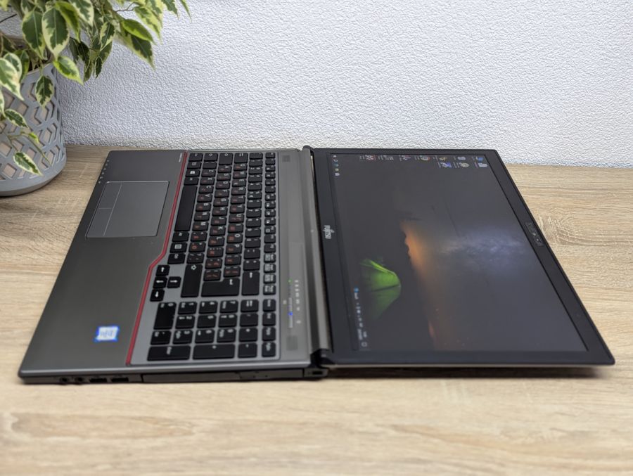 Ноутбук Б/В Fujitsu E756, Intel Core i5-6300U, DDR4 8GB, SSD 256GB, 15.6" Full HD
