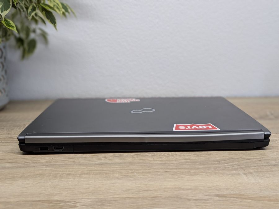 Ноутбук Б/В Fujitsu E756, Intel Core i5-6300U, DDR4 8GB, SSD 256GB, 15.6" Full HD