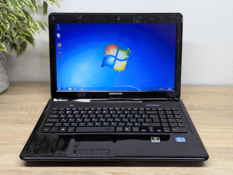 Уцінка! Ноутбук Б/В Medion Akoya X6816, Intel Core i7-2630QM, DDR3 8 GB, SSD 256GB, NVIDIA GeForce GT 555M, 15.6"
