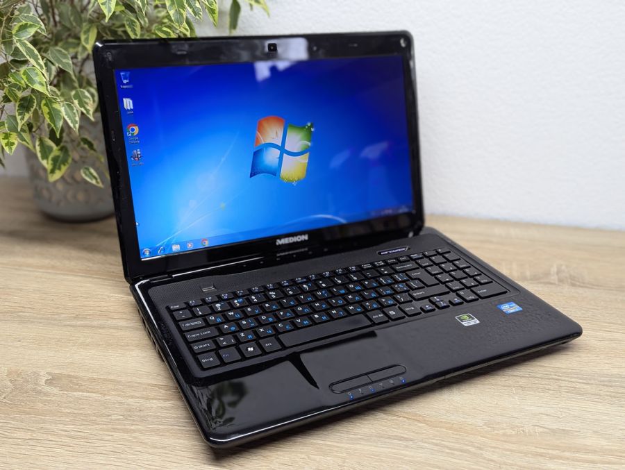 Уцінка! Ноутбук Б/В Medion Akoya X6816, Intel Core i7-2630QM, DDR3 8 GB, SSD 256GB, NVIDIA GeForce GT 555M, 15.6"
