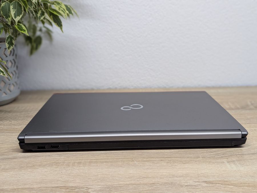 Ноутбук Б/В Fujitsu E756, Intel Core i5-6300U, DDR4 8 GB, SSD 256GB, 15.6" HD