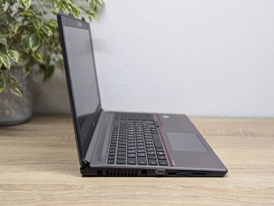 Уцінка! Ноутбук Б/В Fujitsu E756, Intel Core i5-6300U, DDR4 8 GB, SSD 256GB, 15.6" Full HD