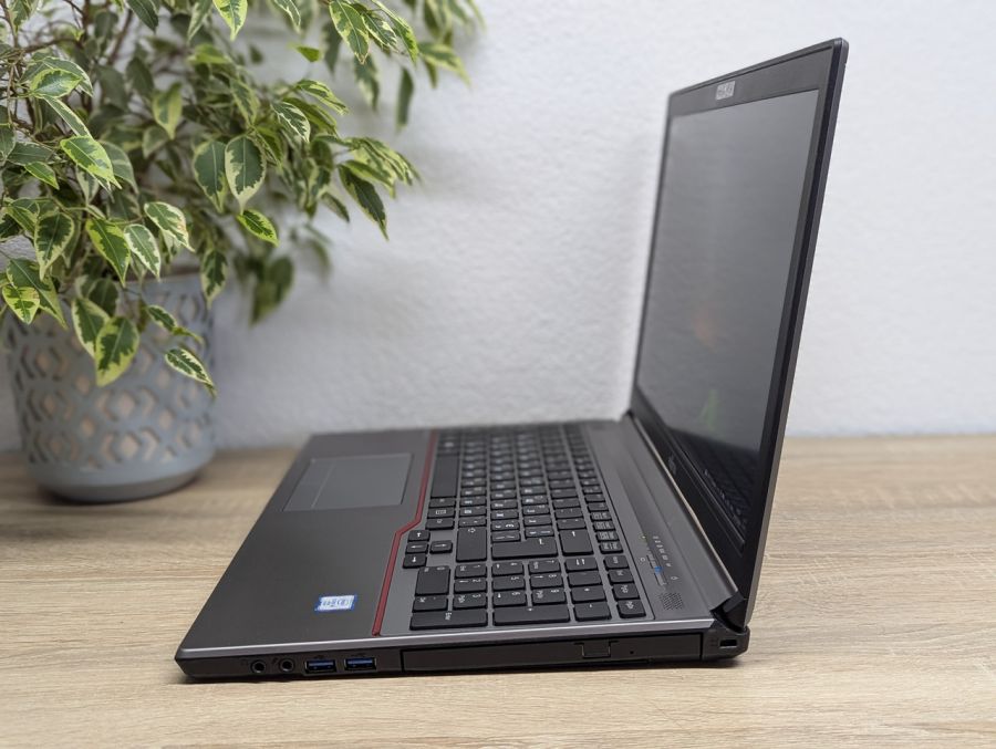 Уцінка! Ноутбук Б/В Fujitsu E756, Intel Core i5-6300U, DDR4 8 GB, SSD 256GB, 15.6" Full HD