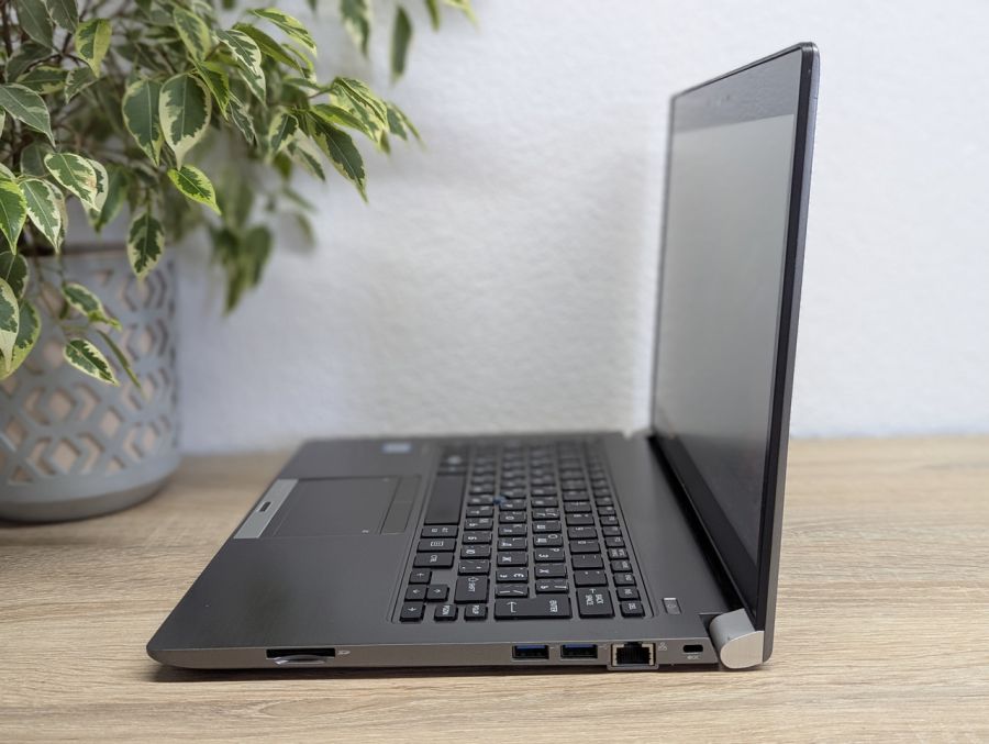 Уцінка! Ноутбук Б/В Toshiba Portege Z30T-C, Intel Core i5-6300U, DDR3 16 GB, SSD 256GB, 13" Full HD Сенсор