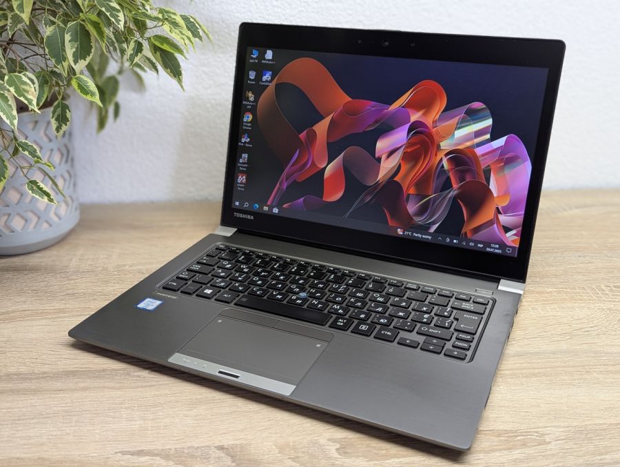 Уцінка! Ноутбук Б/В Toshiba Portege Z30T-C, Intel Core i5-6300U, DDR3 16 GB, SSD 256GB, 13" Full HD Сенсор