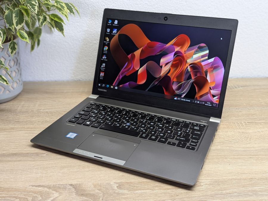 Уцінка! Ноутбук Б/В Toshiba Portege Z30-A, Intel Core i5-6300U, DDR3 8 GB, SSD 128GB, 13" Full HD