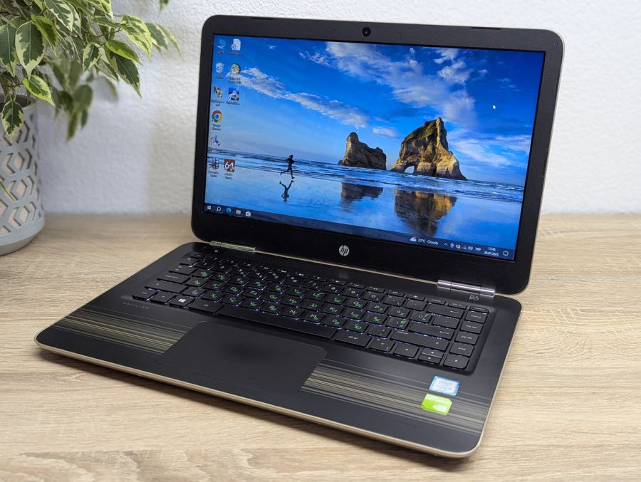 Уцінка! Ноутбук Б/В HP Pavilion 14 Notebook, Intel Core i5-7200U, DDR4 16 GB, SSD 256GB, NVIDIA GeForce 940MX 2Gb, 14"