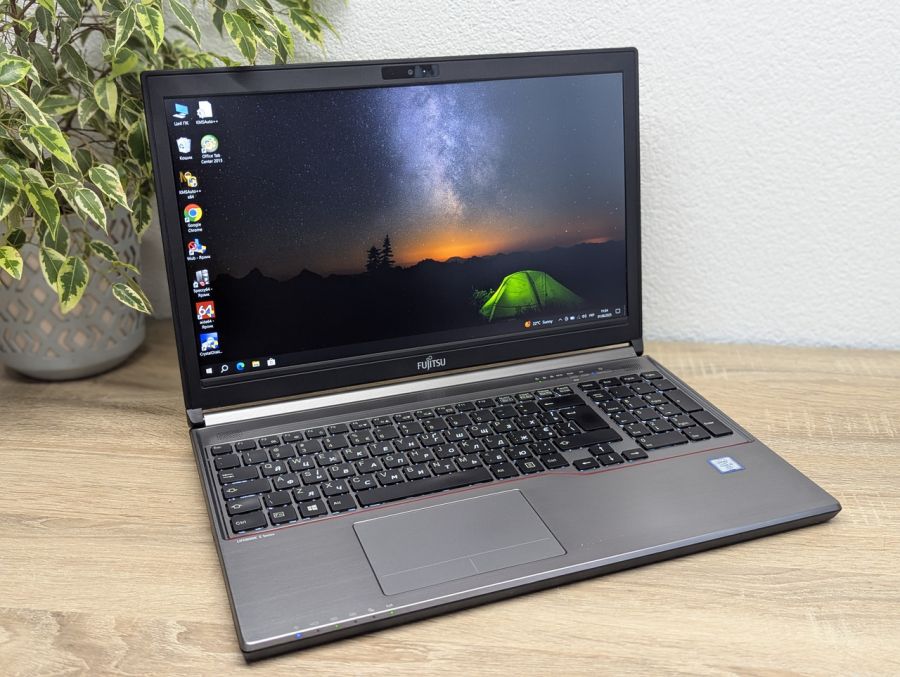 Уцінка! Ноутбук Б/В Fujitsu E756, Intel Core i5-6300U, DDR4 8 GB, SSD 256GB, 15.6" Full HD