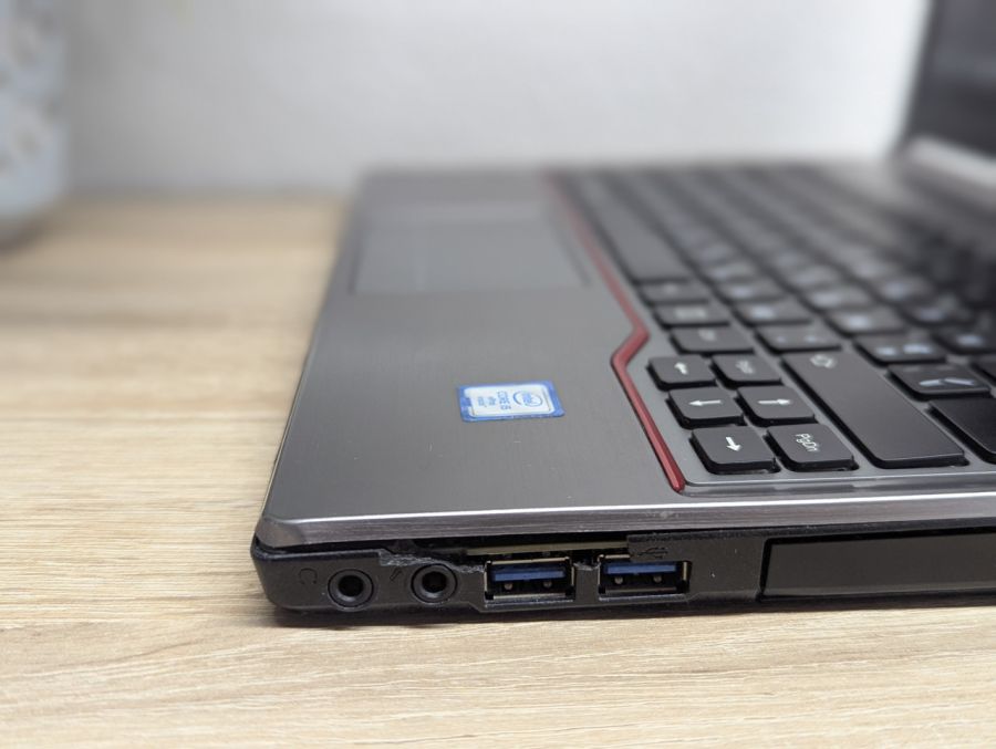 Уцінка! Ноутбук Б/В Fujitsu E736, Intel Core i5-6300U, DDR4 8 GB, SSD 128GB, 13" Full HD