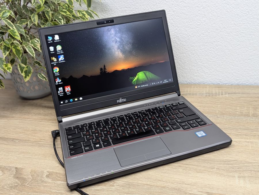 Ноутбук Б/В Fujitsu E736, Intel Core i5-6300U, DDR4 8GB, SSD 256GB, 13" Full HD