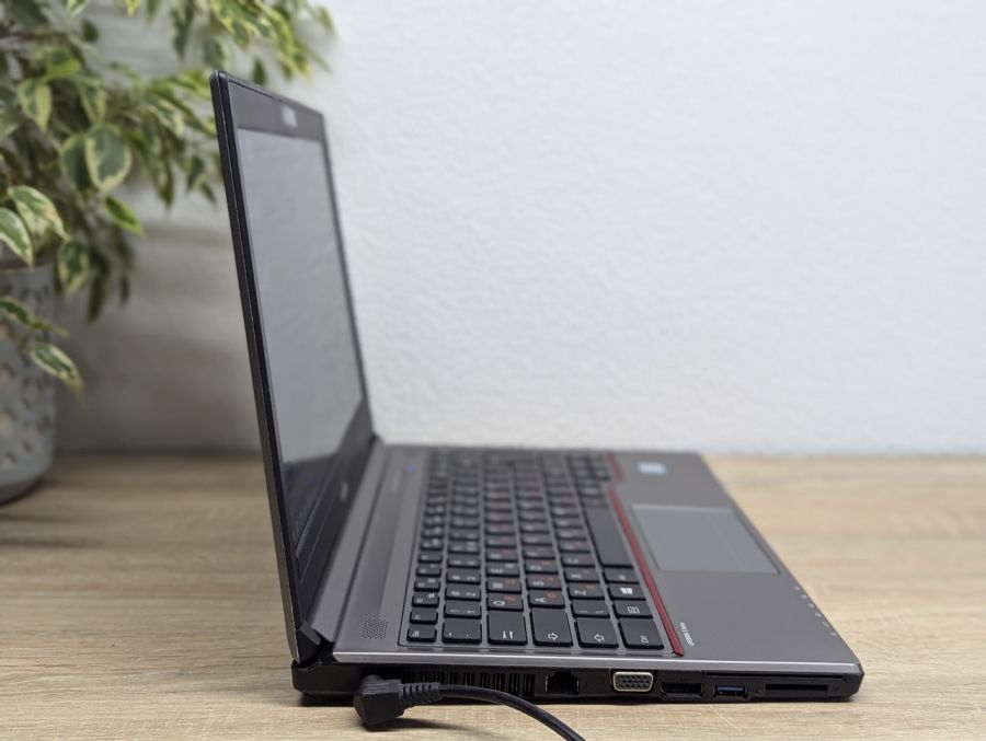 Ноутбук Б/В Fujitsu E736, Intel Core i5-6300U, DDR4 8GB, SSD 256GB, 13" Full HD