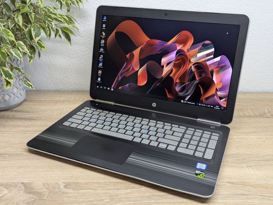 Уцінка! Ноутбук Б/В HP Pavilion 15 Notebook, Intel Core i7-7700HQ, DDR4 16 GB, SSD 256GB + SSD 1TB, NVIDIA GeForce GTX 1050 2Gb, 15.6" Full HD
