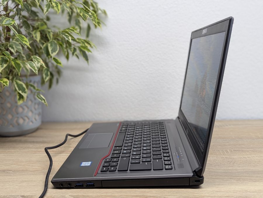 Уцінка! Ноутбук Б/В Fujitsu E746, Intel Core i5-6300U, DDR4 8 GB, SSD 256GB, 14" Full HD