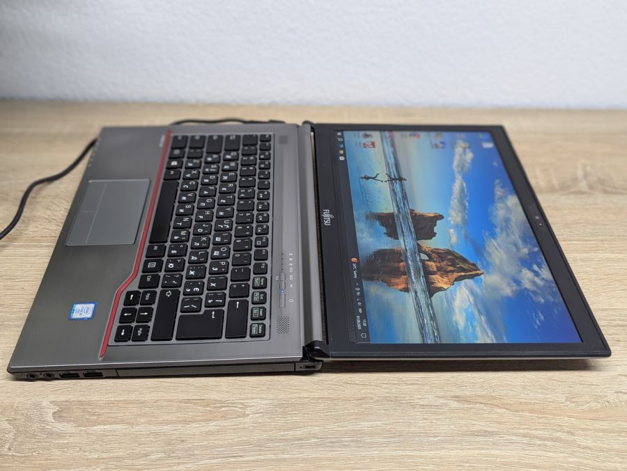 Уцінка! Ноутбук Б/В Fujitsu E746, Intel Core i5-6300U, DDR4 8 GB, SSD 256GB, 14" Full HD