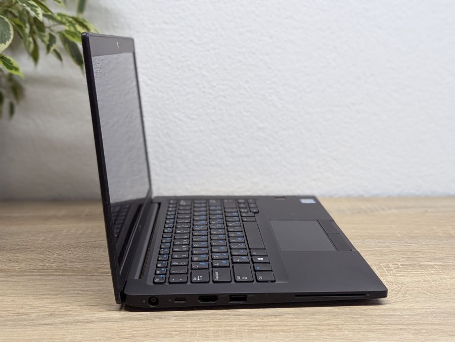 Уцінка! Ноутбук Б/В Dell Latitude 7390, Intel Core i5-7300U, DDR4 8 GB, SSD 128GB, 13" Full HD