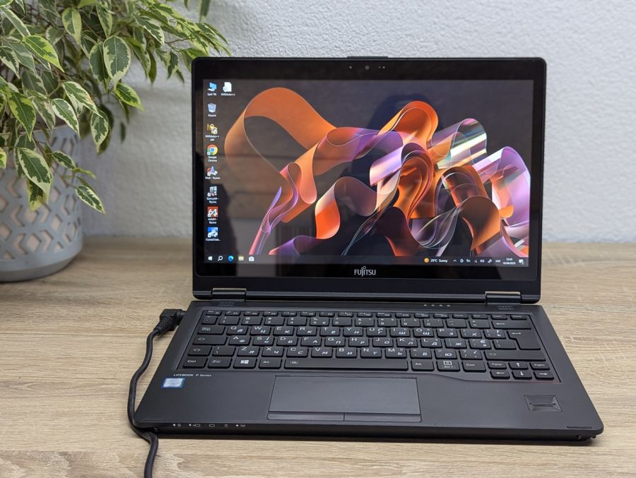 Ноутбук Б/В Fujitsu P727, Intel Core i7-7600U, DDR4 8GB, SSD 256GB, 12" Full HD Сенсор