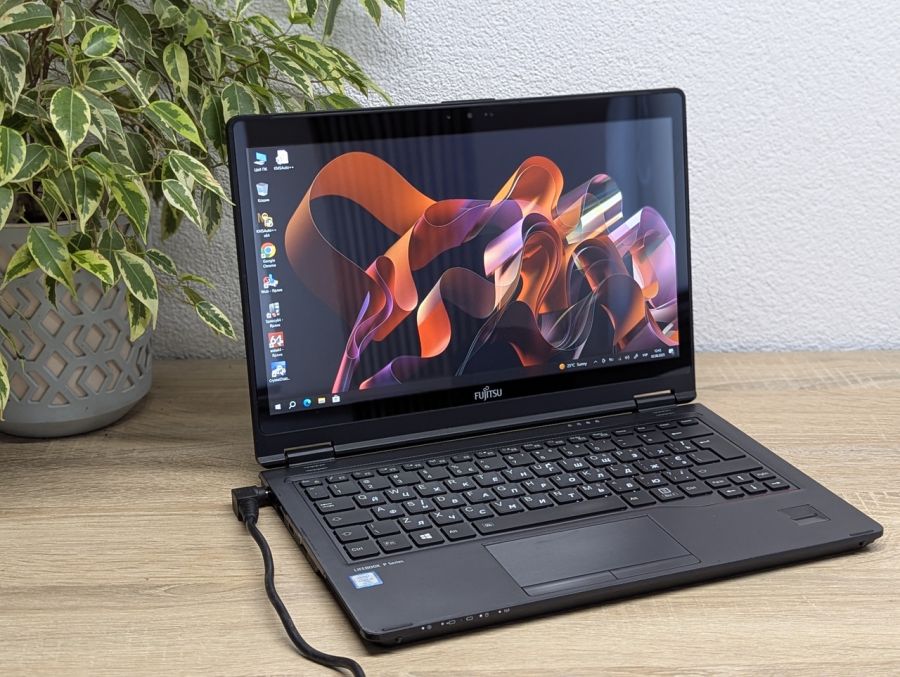 Ноутбук Б/В Fujitsu P727, Intel Core i7-7600U, DDR4 8GB, SSD 256GB, 12" Full HD Сенсор