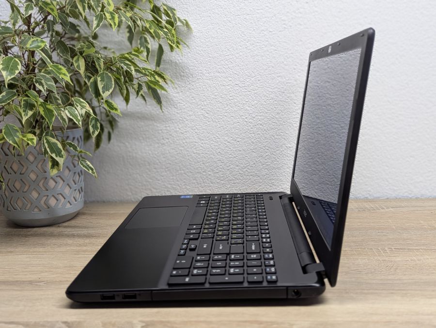 Ноутбук Б/В Acer Aspire E5-571, Intel Core i3-4030U, DDR3 8 GB, SSD 128GB, HD