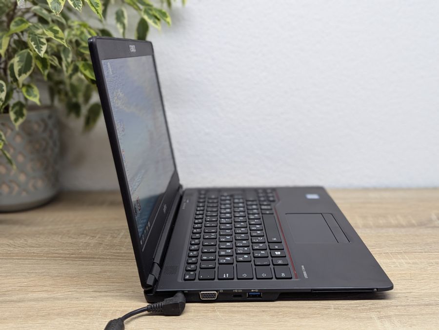 Уцінка! Ноутбук Б/В Fujitsu U748, Intel Core i5-7300U, DDR4 8 GB, SSD 128GB, 14" Full HD