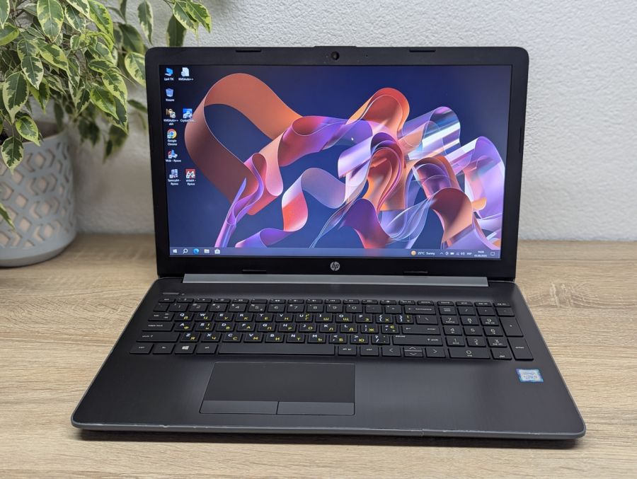 Уцінка! Ноутбук Б/В HP Laptop 15, Intel Core i5-8250U, DDR4 8 GB, SSD 256GB, 15.6" Full HD