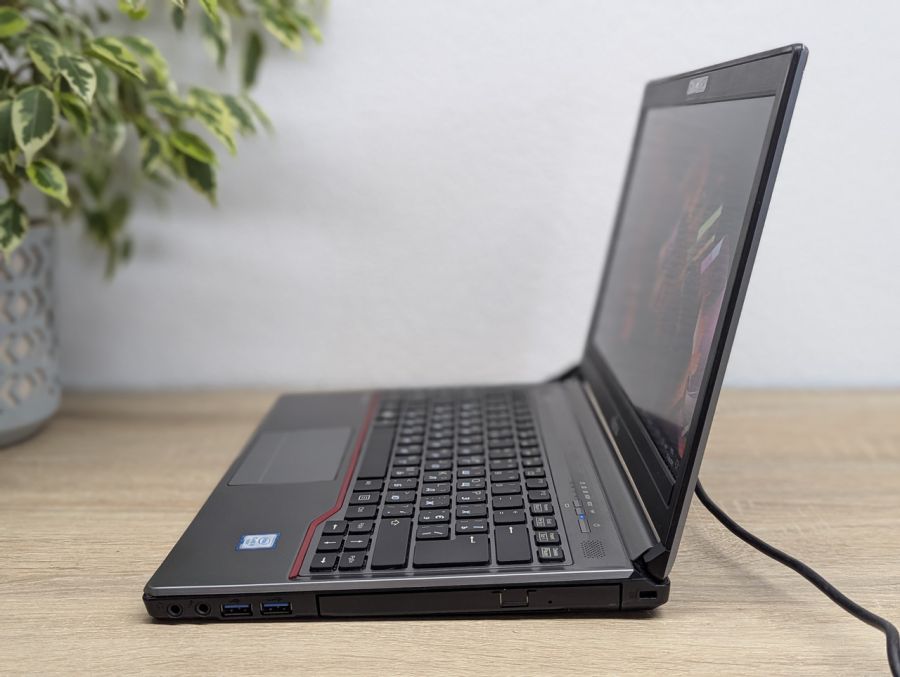 Уцінка! Ноутбук Б/В Fujitsu E736, Intel Core i5-6300U, DDR4 8 GB, SSD 256GB, 13" Full HD