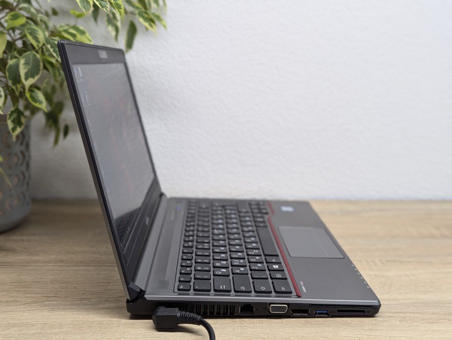 Уцінка! Ноутбук Б/В Fujitsu E736, Intel Core i5-6300U, DDR4 8 GB, SSD 256GB, 13" Full HD