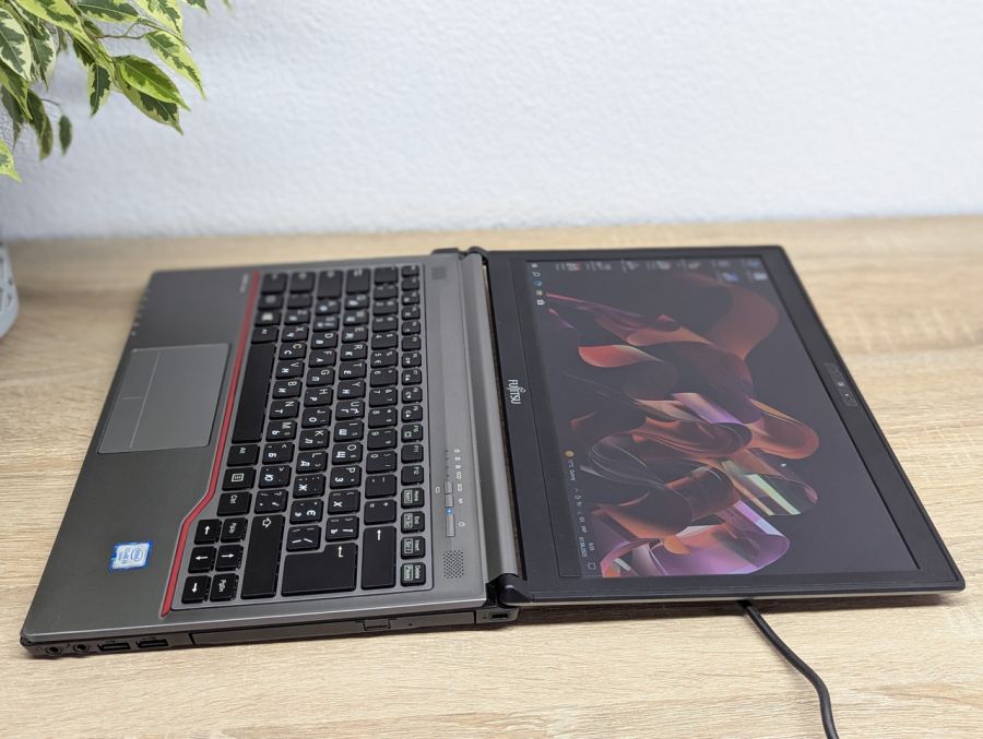 Уцінка! Ноутбук Б/В Fujitsu E736, Intel Core i5-6300U, DDR4 8 GB, SSD 256GB, 13" Full HD