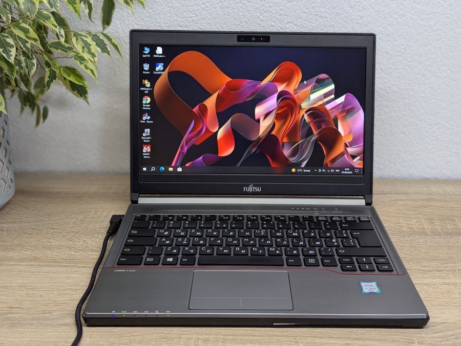 Уцінка! Ноутбук Б/В Fujitsu E736, Intel Core i5-6300U, DDR4 8 GB, SSD 256GB, 13" Full HD