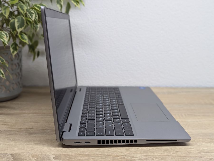 Ноутбук Б/В Dell Latitude 5520, Intel Core i5-1145G7, DDR4 16 GB, SSD 256GB, 15.6" Full HD