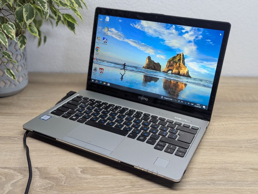 Ноутбук Б/В Fujitsu S937, Intel Core i5-7300U, DDR4 8 GB, SSD 128GB, 13" Full HD Сенсор