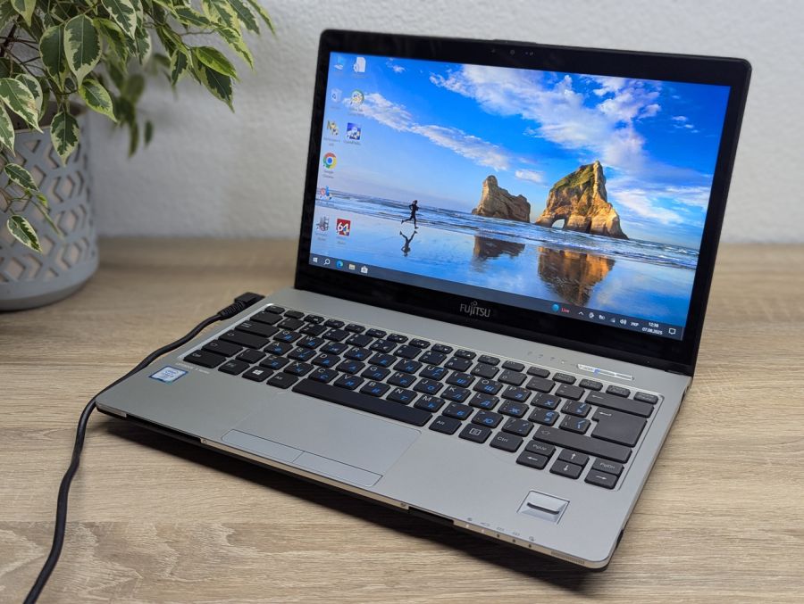 Ноутбук Б/В Fujitsu S936, Intel Core i5-6200U, DDR4 8 GB, SSD 128GB, 13" Full HD Сенсор