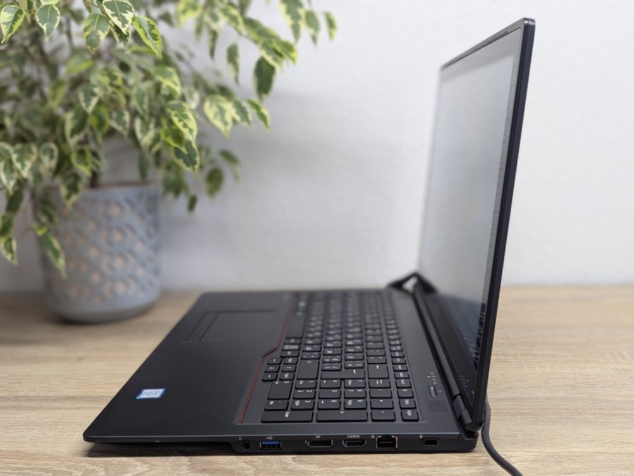 Ноутбук Б/В Fujitsu U758, Intel Core i5-8350U, DDR4 16 GB, SSD 256GB, 15.6" Full HD Сенсор