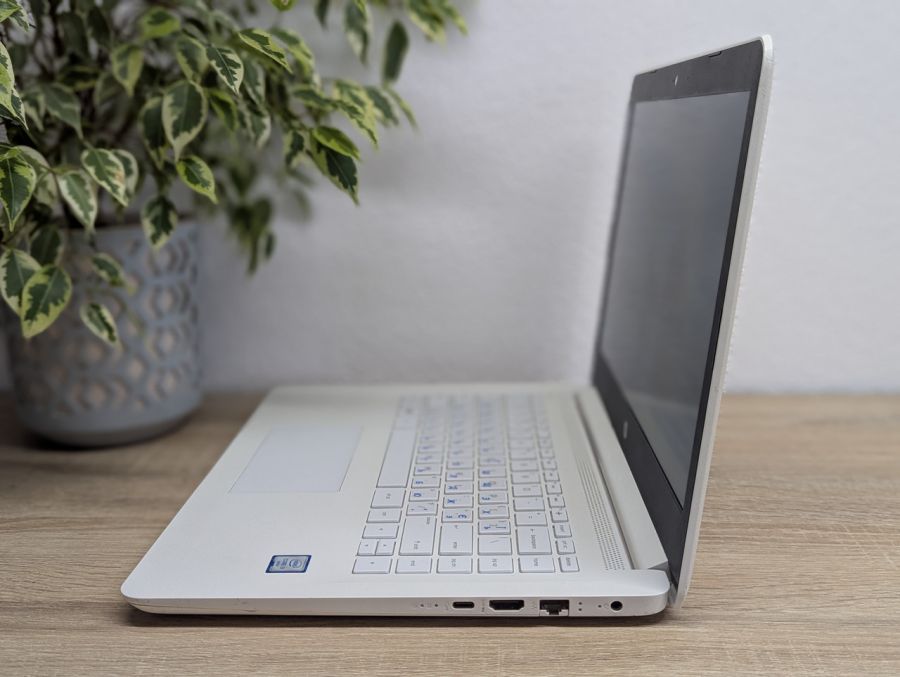 Уцінка! Ноутбук Б/В HP Laptop 14, Intel Core i3-6006U, DDR4 8 GB, SSD 128GB, 14" Full HD
