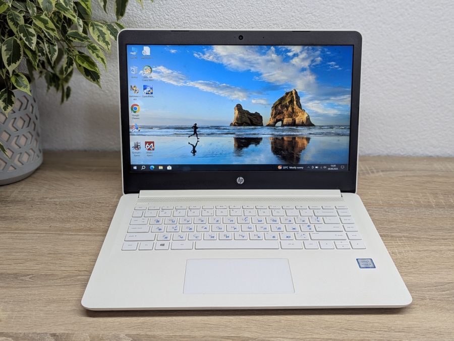 Уцінка! Ноутбук Б/В HP Laptop 14, Intel Core i3-6006U, DDR4 8 GB, SSD 128GB, 14" Full HD