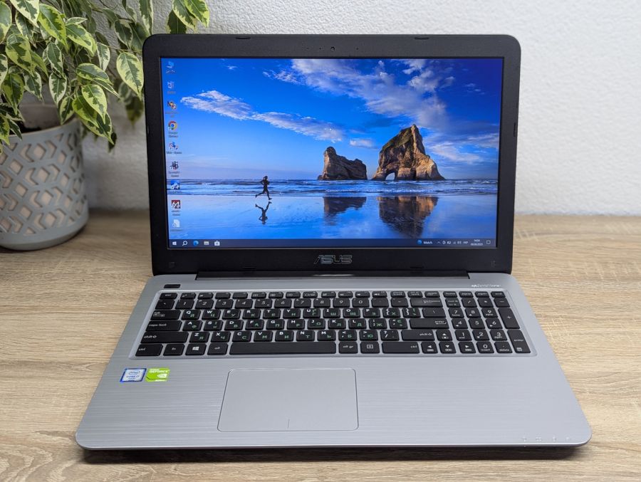 Ноутбук Б/В ASUS Vivobook F556U, Intel Core i7-6500U, DDR4 12 GB, SSD 256GB, NVIDIA GeForce 920MX 2Gb, 15.6" Full HD