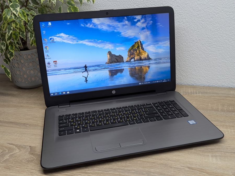 Ноутбук Б/В HP Notebook 17, Intel Core i5-6200U, DDR4 8 GB, SSD 256GB, 15.6" (1600x900x60Hz)