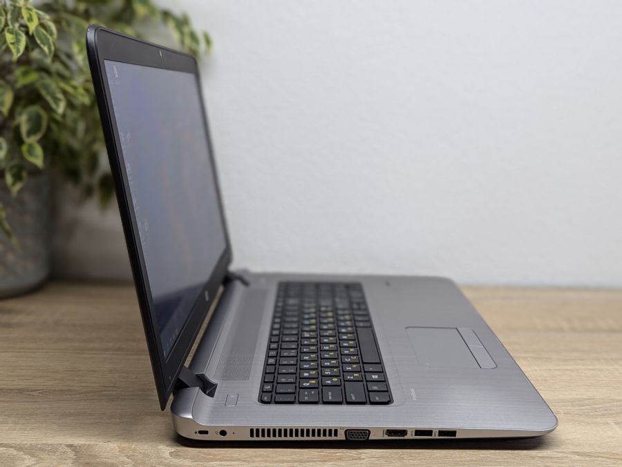 Ноутбук Б/В HP ProBook 470 G3, Intel Core i5-6200U, DDR4 8 GB, SSD 128GB + SSD 1TB, AMD Radeon R7 M340 1Gb, 17"