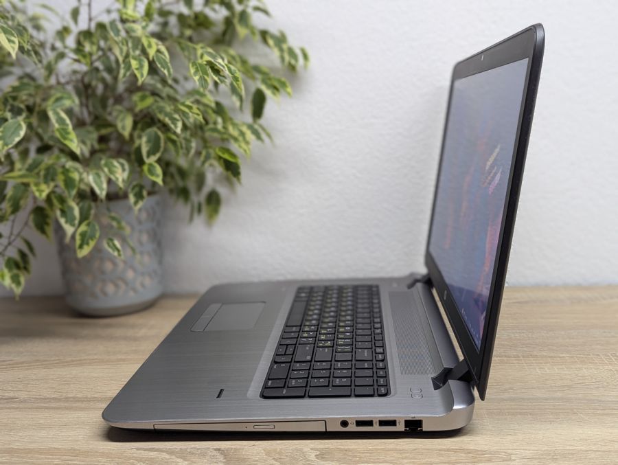 Ноутбук Б/В HP ProBook 470 G3, Intel Core i5-6200U, DDR4 8 GB, SSD 128GB + SSD 1TB, AMD Radeon R7 M340 1Gb, 17"