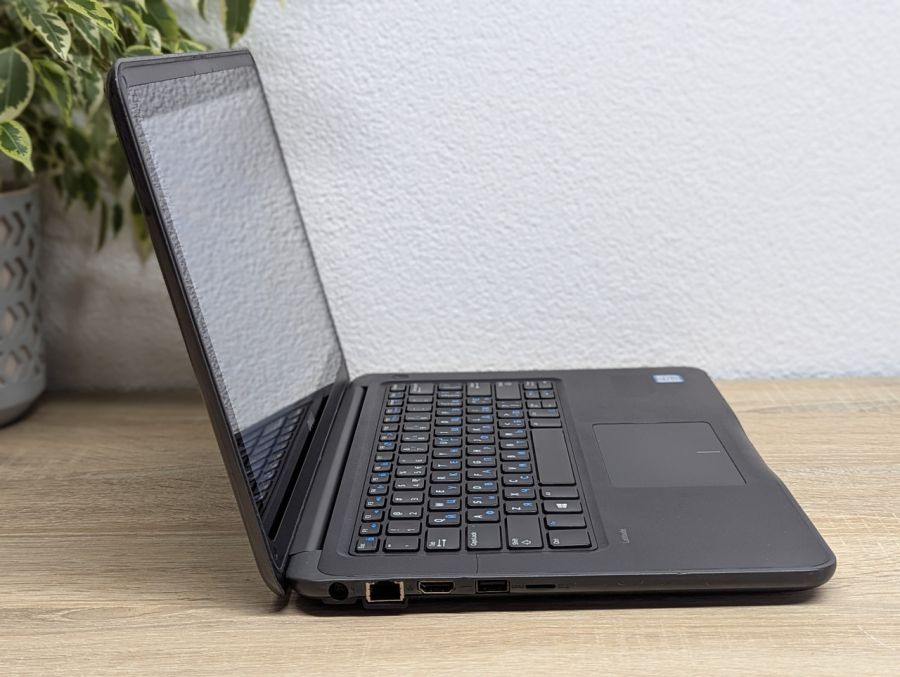 Ноутбук Б/В Dell Latitude 3380, Intel Core i3-6006U, DDR4 8 GB, SSD 128GB, 13.3" HD