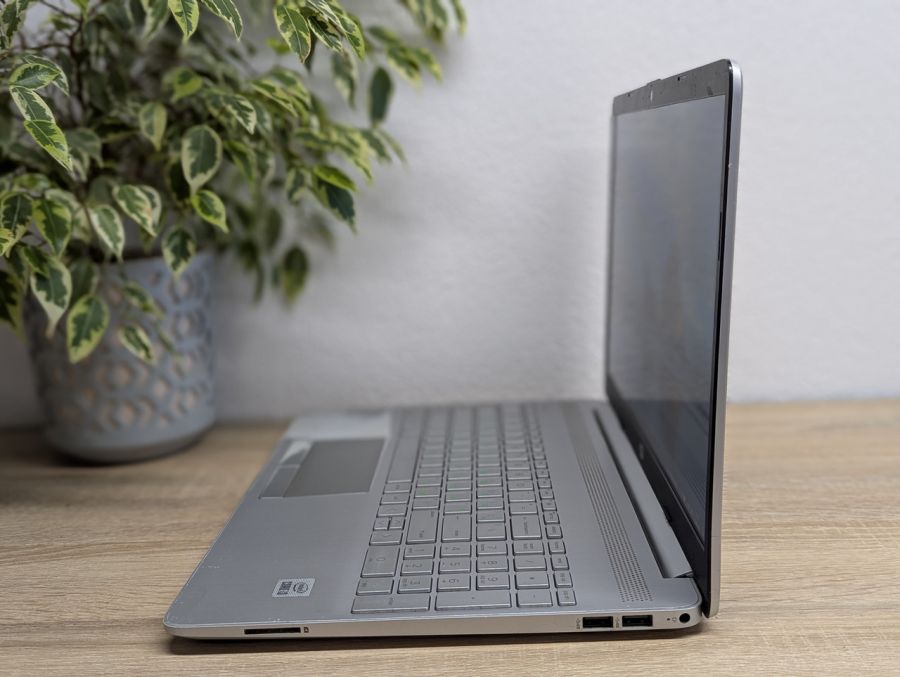 Уцінка! Ноутбук Б/В HP Laptop 15, Intel Core i3-10110U, DDR4 16 GB, SSD 256GB, 15.6" Full HD